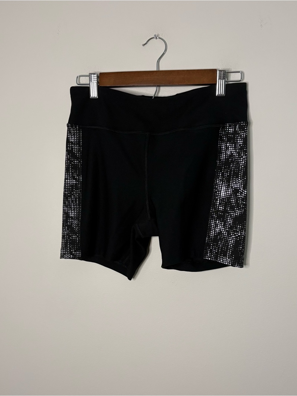 Energy Zone Women’s Medium Black Compression Shorts Sporty Yoga Bike Z7